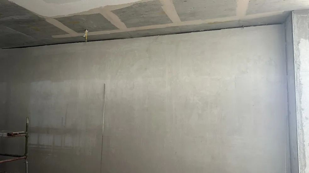 50℃高溫的沙漠地帶，蔚建抹灰機(jī)器人在阿聯(lián)酋“抹”出完美墻面(圖5)