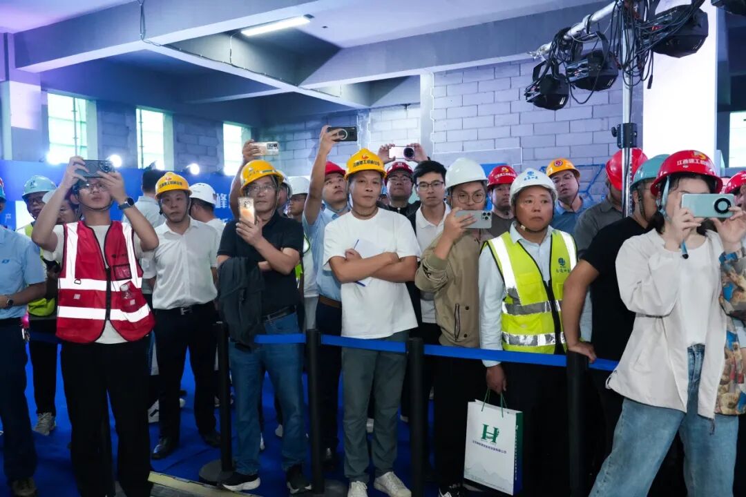 抹灰機器人vs傳統人工：江西建工“蔚建機器人&匠心手藝人技能大賽”在南京舉行(圖12)