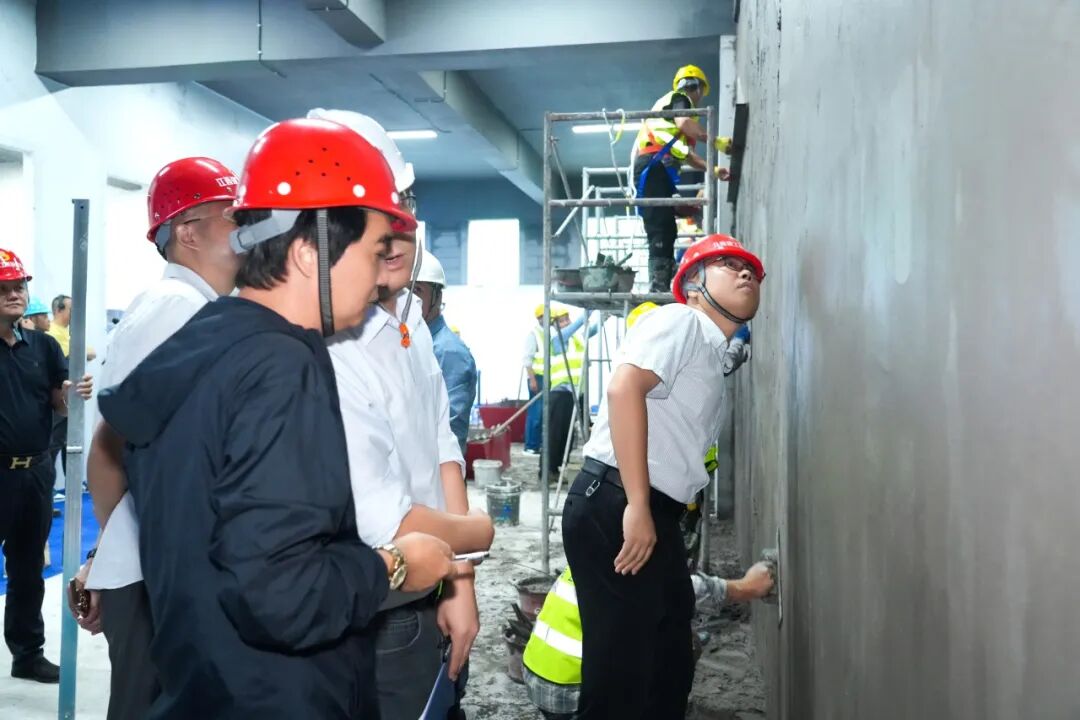 抹灰機器人vs傳統人工：江西建工“蔚建機器人&匠心手藝人技能大賽”在南京舉行(圖11)