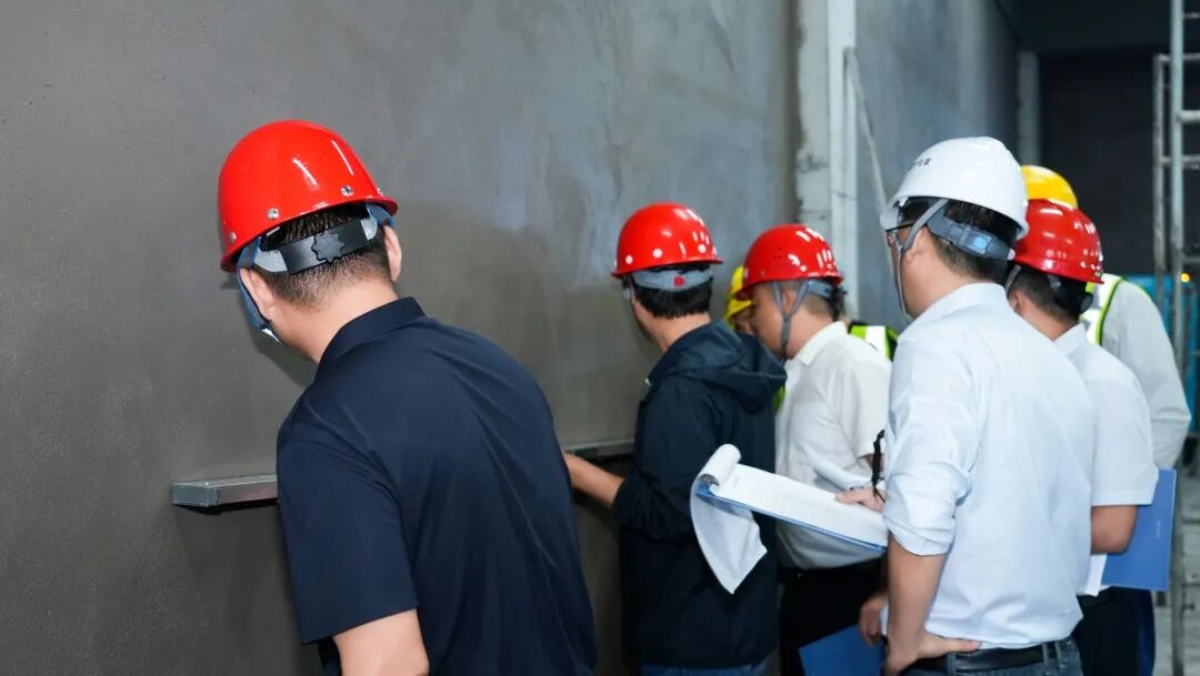 抹灰機器人vs傳統人工：江西建工“蔚建機器人&匠心手藝人技能大賽”在南京舉行(圖9)
