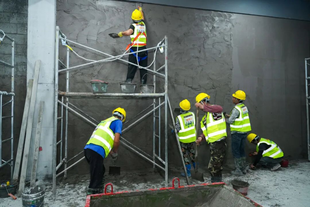 抹灰機器人vs傳統人工：江西建工“蔚建機器人&匠心手藝人技能大賽”在南京舉行(圖5)