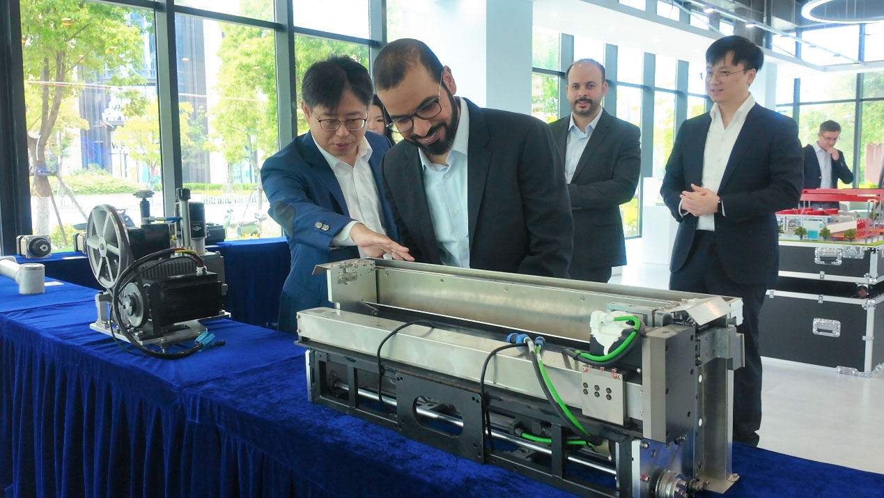 "Welcome to the Modon Holding UAE delegation visiting Shanghai Weijian Technology, jointly exploring new opportunities for regional cooperation in construction robotics!"(圖4)